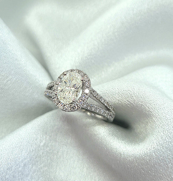 18kt. White Gold Oval Diamond Engagement Ring