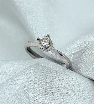 18kt. White Gold Diamond Engagement Ring