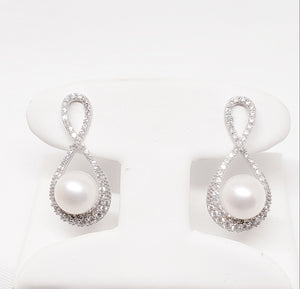 18kt. Infity Cubic Zirconia Pearl Earrings